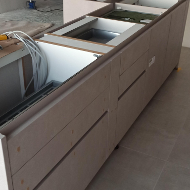 Beépített bútor és nyílászáró beszerelés